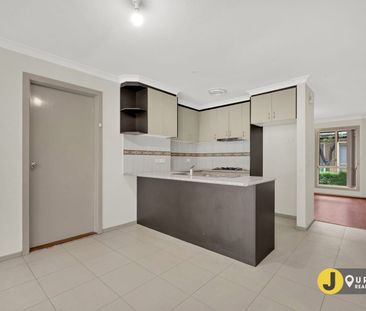 LOCATION! LOCATION! - Photo 5