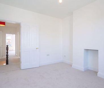 3 bedroom semi-detached house to rent - Photo 5