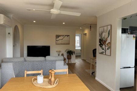 North facing, beachside apartment with pool - Photo 4