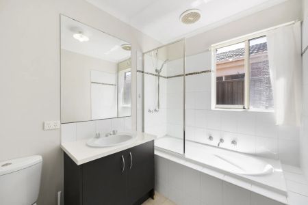 Well-Maintained 3 Bedroom Property - Photo 4