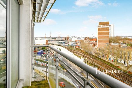 studio to rent The Roundhouse, Gunwharf Quays, Portsmouth, PO1 - Photo 5