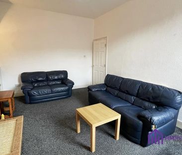 3 bedroom flat to rent - Photo 6