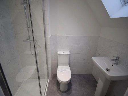 3 bedroom semi-detached house to rent - Photo 5