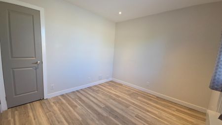 For Lease - 3411 Lakeshore Boulevard Unit# #2, Toronto, Ontario - Photo 5