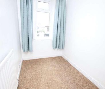 Thornacre Crescent, Shipley, BD18 - Photo 4