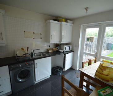 1 bedroom in a house share to rent - Photo 5