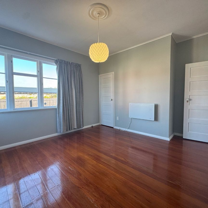 Nestled in the heart of Whau Valley - Photo 1