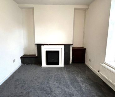 3 bedroom end of terrace house to rent - Photo 1