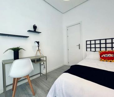 Calle del Divino Pastor, Madrid, Community of Madrid 28004 - Photo 5