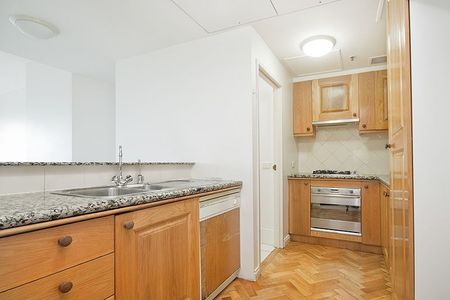 PRESTIGIOUS APARTMENT | Unfurnished - Photo 4