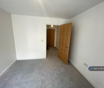 2 bedroom flat to rent - Photo 2