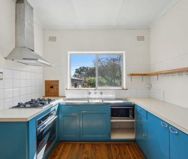 Charming 3 Bedroom Home - Photo 4