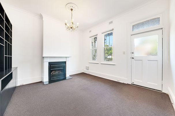 Refurbished Elegant Victorian home in coveted Alexandria cul-de-sac - Photo 1