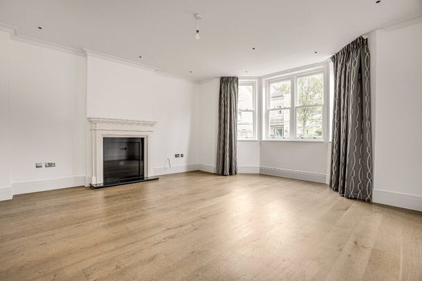 Barrons Chase, Richmond, Surrey, TW10 - Photo 1