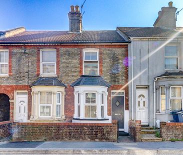 2 bedroom mid terraced house to rent - Photo 3