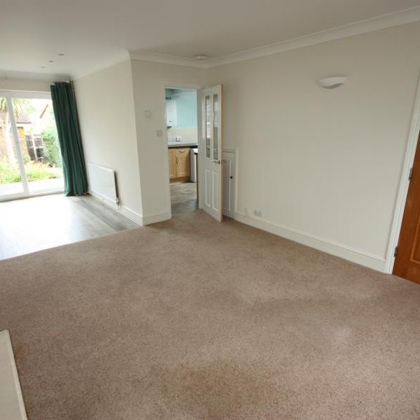 Guildford, Surrey, GU4 - Photo 1