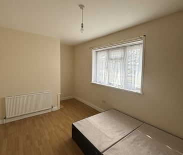 3 Bed Terraced House, Woodbank Road, BR1 - Photo 5