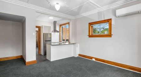 Beautiful, fully renovated art deco apartment. - Photo 4