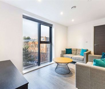 Parking included! Sizeable two double bedroom apartment in the Down... - Photo 3