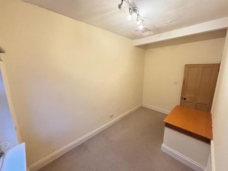 2 bedroom semi-detached house to rent - Photo 4