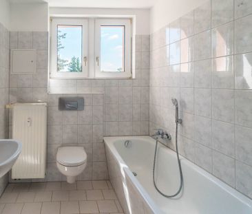 ***Wohnen im Grünen ** hell und freundlich ** mit eigenem Hausgarte... - Photo 3