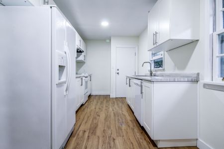 For Lease - 3 Whiteoak Drive, St. Catharines, Ontario - Photo 3