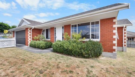 Modern, spacious and well located. - Photo 5