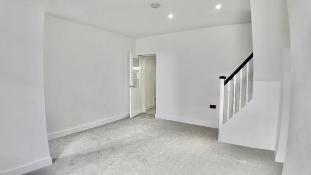 2 bedroom terraced house to rent - Photo 1