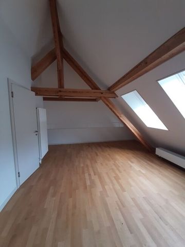 Living at the station with good transport links - Photo 2