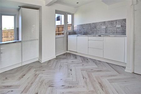 Coniston Road, Old Woking, Surrey, GU22 - Photo 4