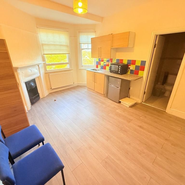 Studio to rent - Photo 1