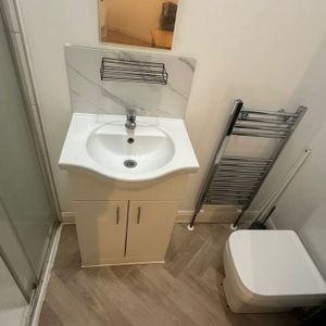 Studio Flat, Courthill Road, SE13 - Photo 3