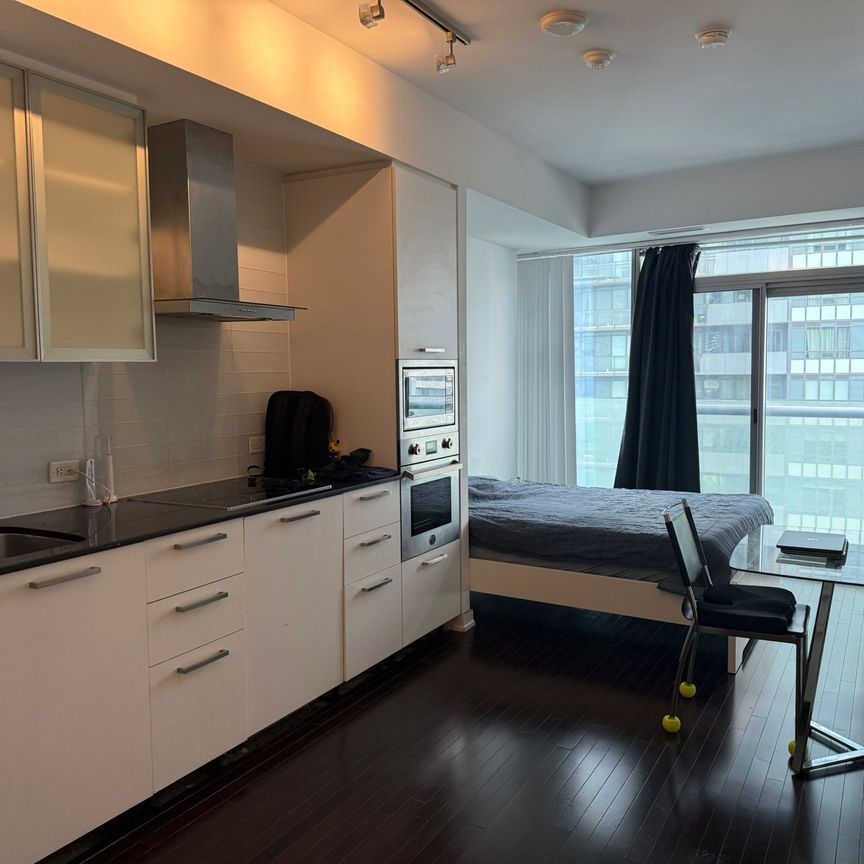 For Lease - 14 York Street Unit# 4201, Toronto, Ontario - Photo 1