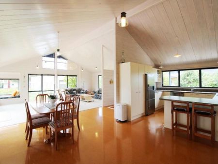 Lockwood on Castleview - Holiday Rental Accommodation - Photo 2