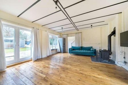 Guildford Road, Ottershaw, Chertsey, Surrey, KT16 - Photo 3