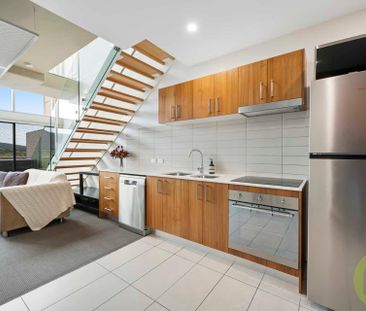 Stunning Loft-Style Apartment in the Heart of Braddon - Photo 6