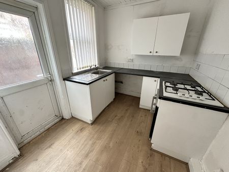 2 Bed Terraced House, Manningham Road, L4 - Photo 4