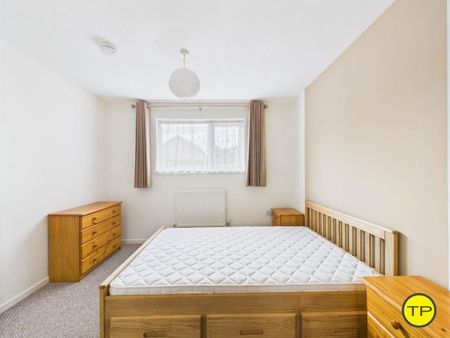 1 bedroom in a house share to rent - Photo 3