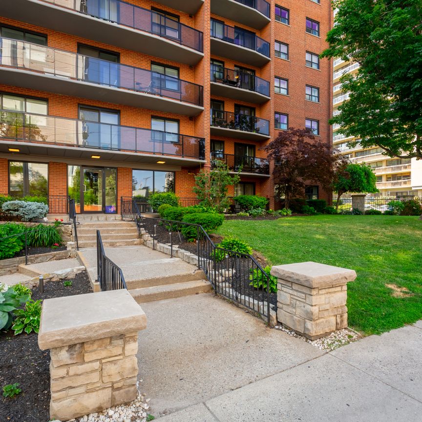 150 Bay Street South - Photo 1