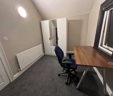 6 Bed Semi-Detached House, Birch Grove, M14 - Photo 4