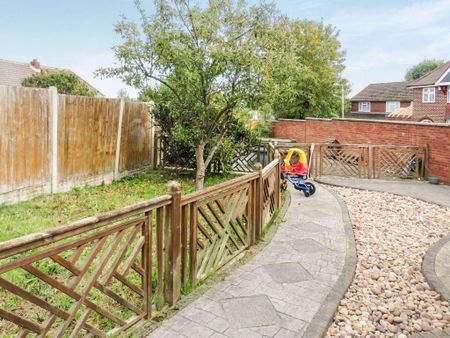 4 bedroom detached house to rent - Photo 4