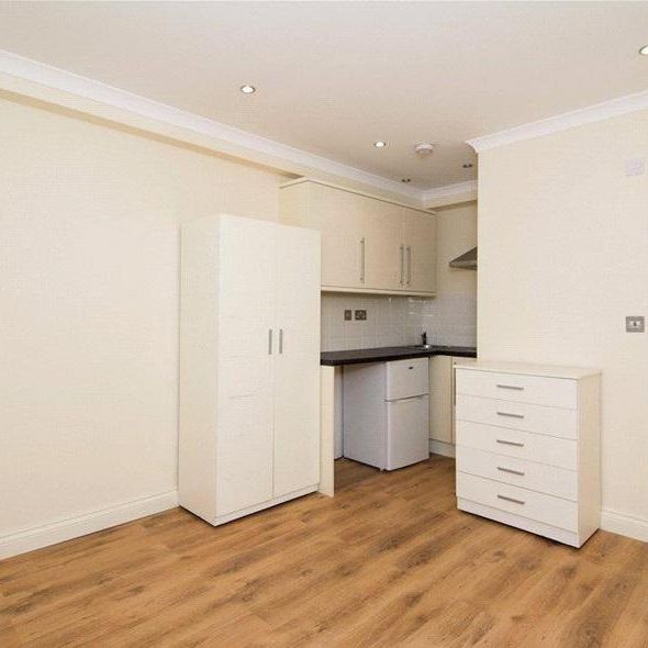 Studio to rent - Photo 1