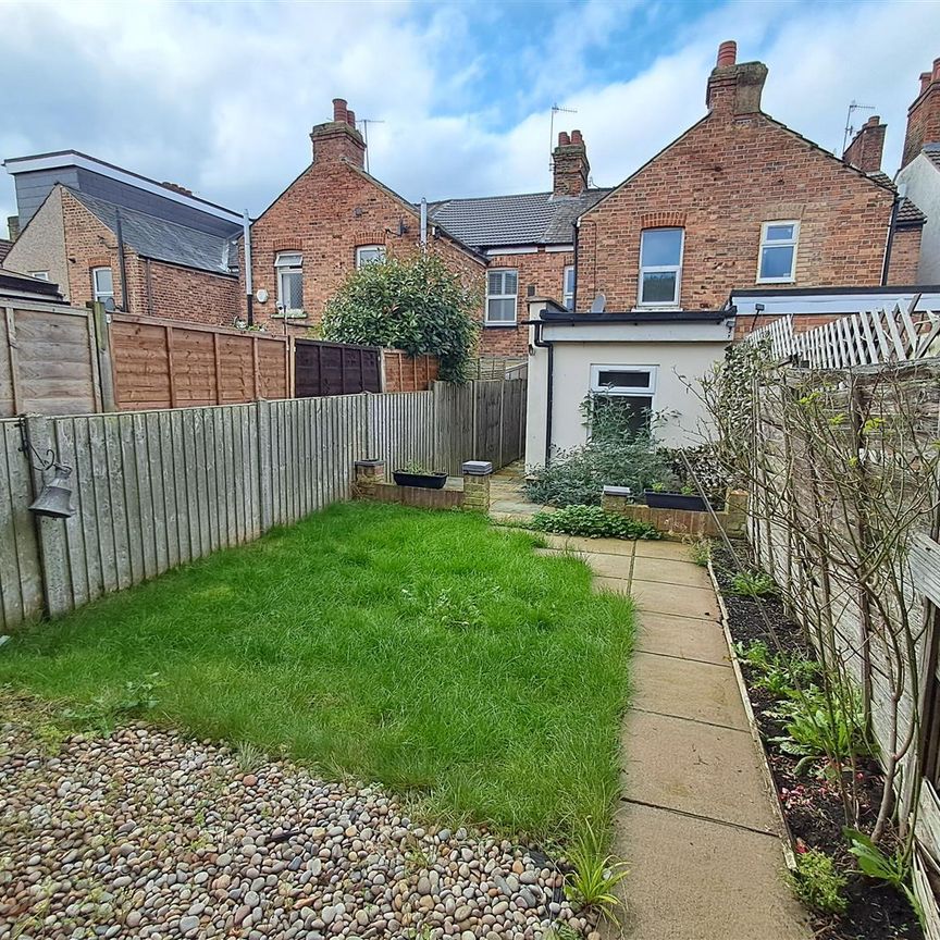 2 bed terraced house to rent in Greatham Road, Bushey, WD23 - Photo 1