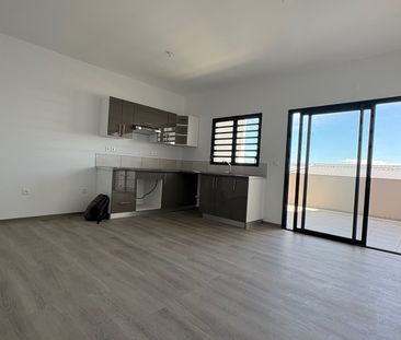 Location Appartement 2 pièces 46m² ST DENIS 97400 - Photo 2