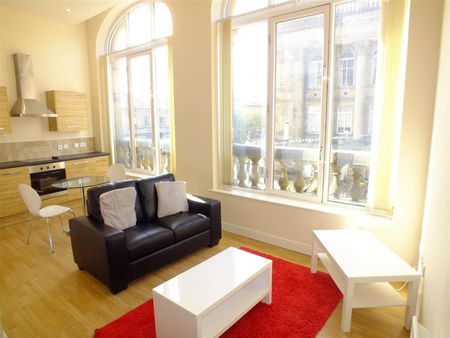 1 bedroom Flat To Let - Photo 2