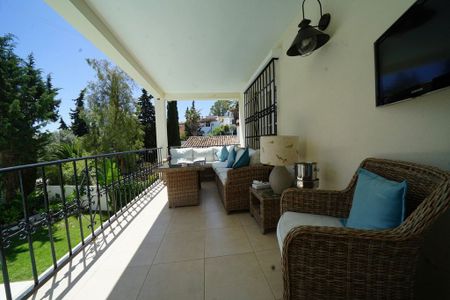 6 bedroom luxury Villa for rent in Nueva Andalucia, Andalusia - Photo 3