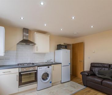 1 bedroom private hall to rent - Photo 6