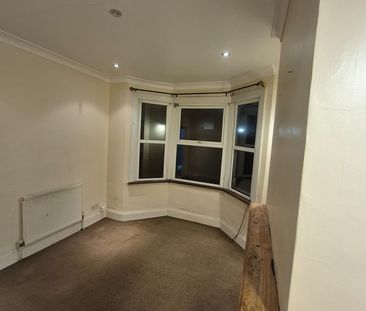 2 Bed Terraced House, Willet Palace, CR7 - Photo 4