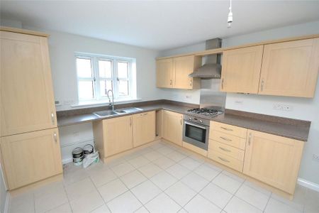 3 bedroom end of terrace house to rent - Photo 5