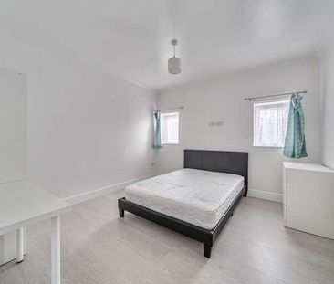 Highfield Close, Kingsbury, NW9 - Photo 2